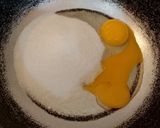 Foto del passaggio 3 della ricetta Cheesecake alla salsa di fragole mirtilli e cioccolato fondente