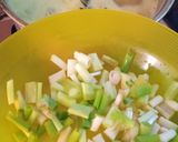 Foto langkah ke 2 dari resep Ayam kuah kuning.