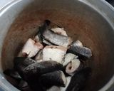 Foto langkah ke 1 dari resep Sup pindang ikan gabus bumbu iris.