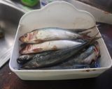 Foto del paso 3 de la receta: Calçots con sardinas en fuego de leña