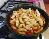 Foto del paso 9 de la receta: Pechuga de pollo con pimientos y sésamo