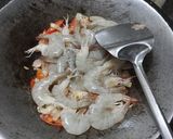 Foto langkah ke 2 dari resep Udang saus padang.