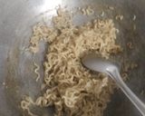 A picture of step 1 of Maggi pizza.