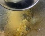 A picture of step 2 of Stove top salty buttery popcorn.