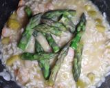 Foto del passaggio 6 della ricetta Risotto asparagi e gamberetti