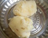 A picture of step 1 of Egg bonda.