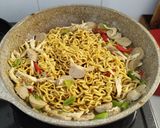 Foto langkah ke 3 dari resep Mie Goreng Ayam Baso.