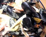 Foto del paso 12 de la receta: Mariscada al vapor de vino blanco. (Vaporada o marisco al vapor)
