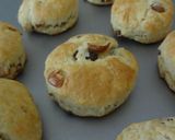 Mazsolás-datolyás zsemle recept citromos túrókrémmel recept fázis 7 fotója