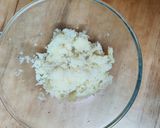A picture of step 3 of Maggi pakoda.