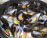 Foto del paso 4 de la receta: Mejillones en salsa verde