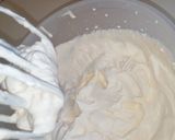 A picture of step 1 of Chocolate chip ice cream.