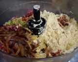 A picture of step 2 of Mutton Nargasi koftay.