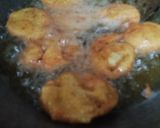 A picture of step 5 of Potato Pakoda.