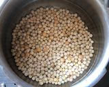 A picture of step 1 of Ragda panipuri.