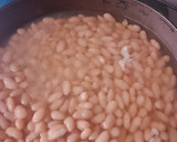 Foto del paso 3 de la receta: Frijoles de la olla mexicanos 🇲🇽 a mi estilo. Barajitas con jitomate 🍅🧅 cebolla y cilantro