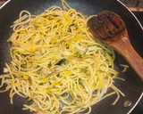 Foto del paso 4 de la receta: Espaguetis fritos al ajillo