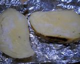 Foto del paso 1 de la receta: Papa rellena a los 3 quesos