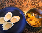 Foto del paso 2 de la receta: Huevos rellenos de pasta de ciboullete