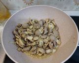 Foto langkah ke 2 dari resep Tumis Buncis Jamur Champignon.
