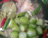 Foto langkah ke 2 dari resep Asem Asem Ayam Belimbing Wuluh.