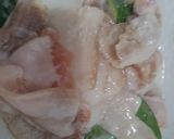 รูปขั้นตอนการทำที่ 1 ของ หมูสไลด์ทอดใบมะกรูด🥓🍀