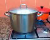 Foto del paso 15 de la receta: Sopa de mariscos a los tres caldos e infusionada con azafrán
