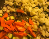 Foto del paso 1 de la receta: Risotto de vegetales y carne en vino tinto