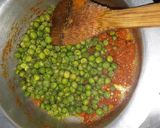 A picture of step 6 of Garden peas in coconut curry.