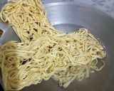 Foto langkah ke 1 dari resep Mi Panggang Mozzarella.