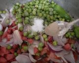 A picture of step 4 of Chicken and veggies namkeen Sawaiyan.