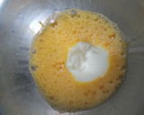 Foto del paso 1 de la receta: Bizcocho de yogur de limón