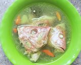 Foto langkah ke 3 dari resep Sup Kepala Kakap Merah Bening dan Segar.
