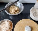 A picture of step 3 of Sukhi Bhaaji Khati meethi dal and fulka roti - a Gujarati Thali.
