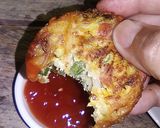 Foto langkah ke 6 dari resep Omelet Mie n Sosis Or Noodle n Sausage Omelette.