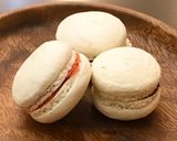 A picture of step 7 of Matcha macarons.