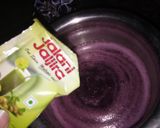 A picture of step 4 of Black grapes juice.