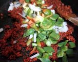 Foto del paso 3 de la receta: Huevos rancheros con chorizo