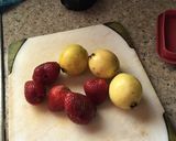 Foto del paso 1 de la receta: Agua de fresa y Guayana