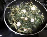 Foto del paso 1 de la receta Revuelto de acelgas con gambas