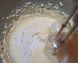 Foto langkah ke 6 dari resep Red Velvet Marble Cheesecake.