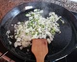 Foto del paso 1 de la receta: Fideuà de pato y setas 🍄