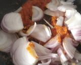 A picture of step 2 of Chilli garlic mushroom.