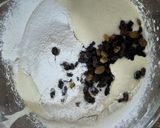 عکس مرحله 4 از دستور کاپ کیک کشمشی (Raisin Cupcakes)