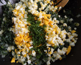 Foto del paso 2 de la receta: Cestillos con relleno de espinacas, cebolletas y queso Provolone