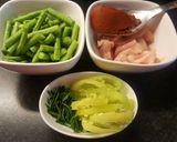 รูปขั้นตอนการทำที่ 1 ของ หมูผัดพริกแกงถั่วฝักยาว&ไข่ต้ม&ข้าวไรซ์เบอรี่