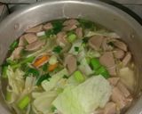 Foto langkah ke 4 dari resep Sayur sop bakso.