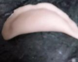A picture of step 4 of Gulkand mawa stuffed gujiya.