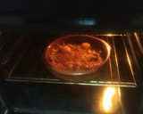 Foto del paso 3 de la receta: Huevos al plato con chorizo y peinetas de pan
