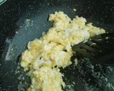 Foto langkah ke 2 dari resep Nasi goreng brokoli telur.